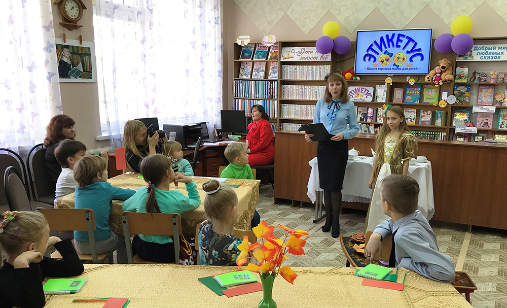 В школе «Этикетус» продолжают бесплатно обучать детей Железногорска хорошим манерам